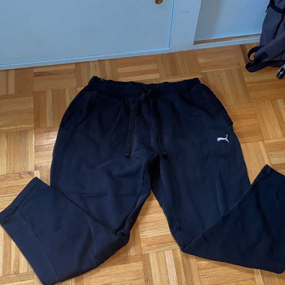 black sweatpants